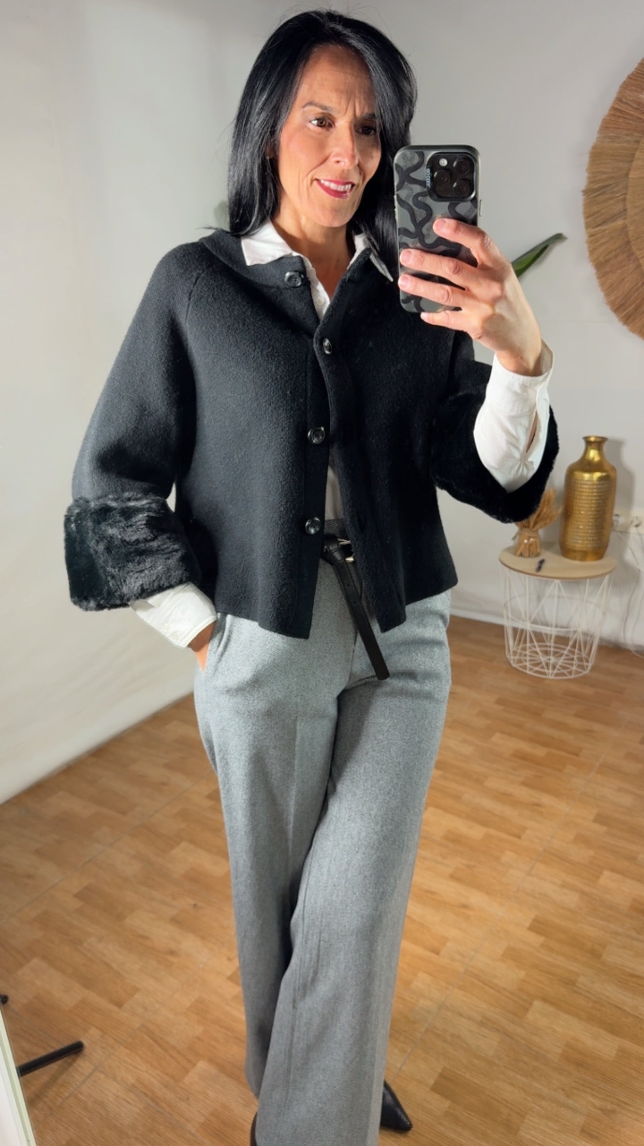 Rebeca Negra Valeria