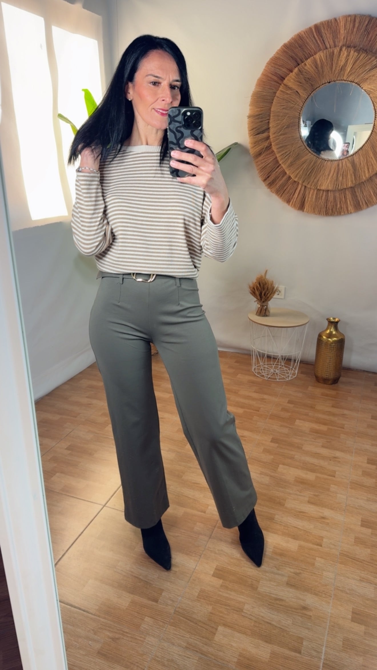 Pantalón Recto Tiro Alto.