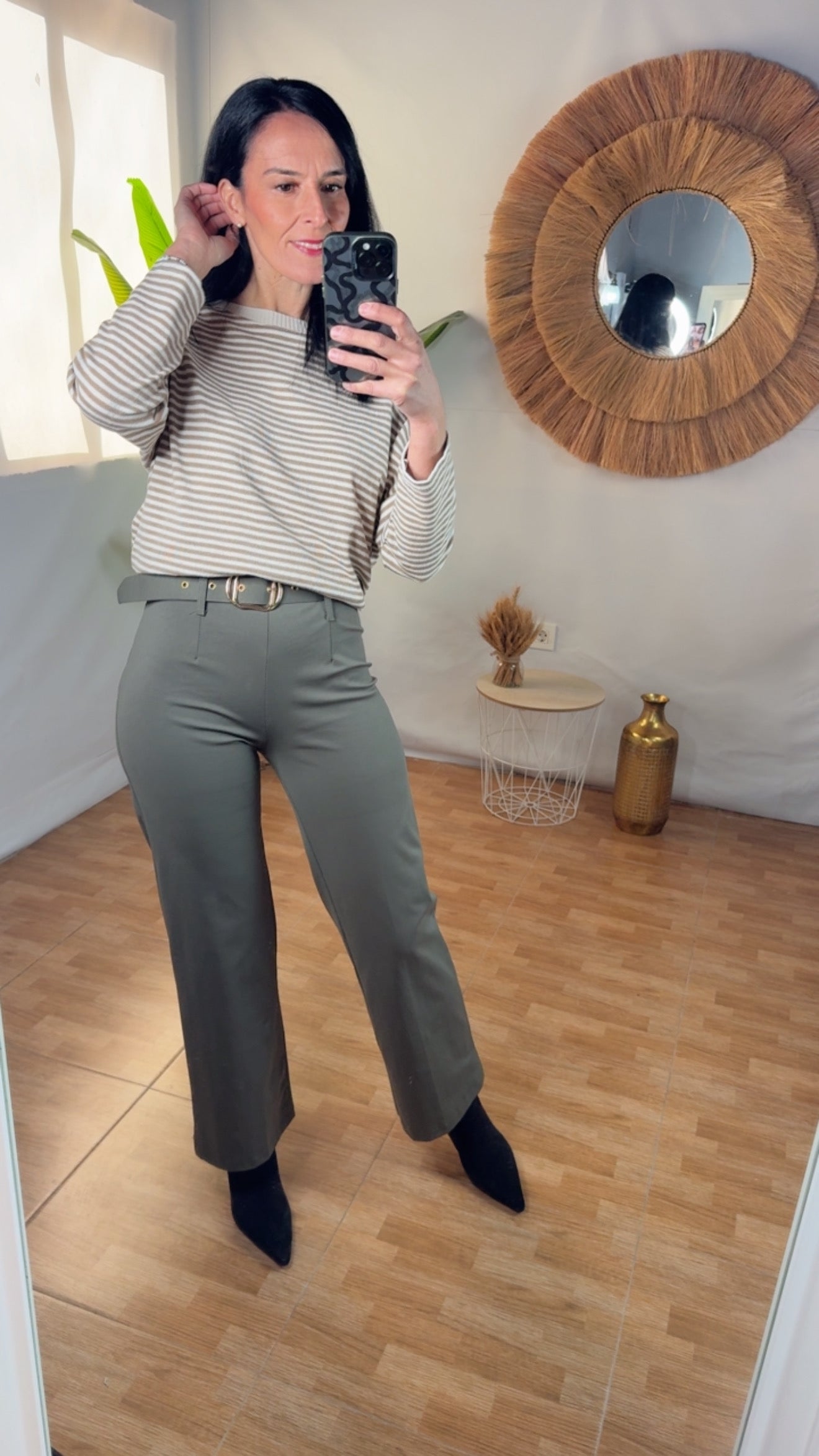 Pantalón Recto Tiro Alto.