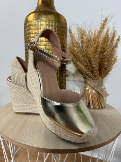 Cuñas de esparto doradas